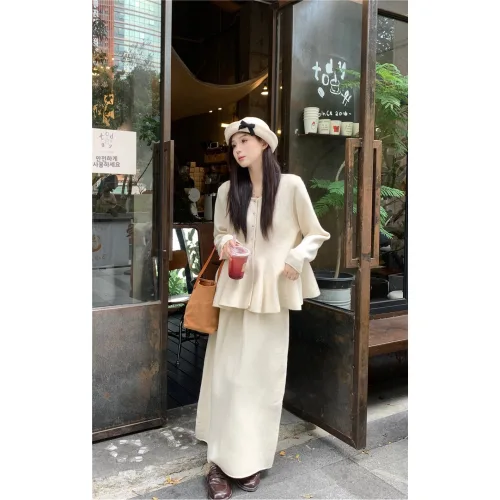 여성 가을 신상 패션 레드 벨벳 인형같은 디자인 가디건 스웨터 세트 캐주얼 스타일