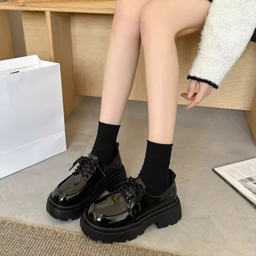YioYcc 여성 에나멜 레이스업 통굽 로퍼 키높이 구두